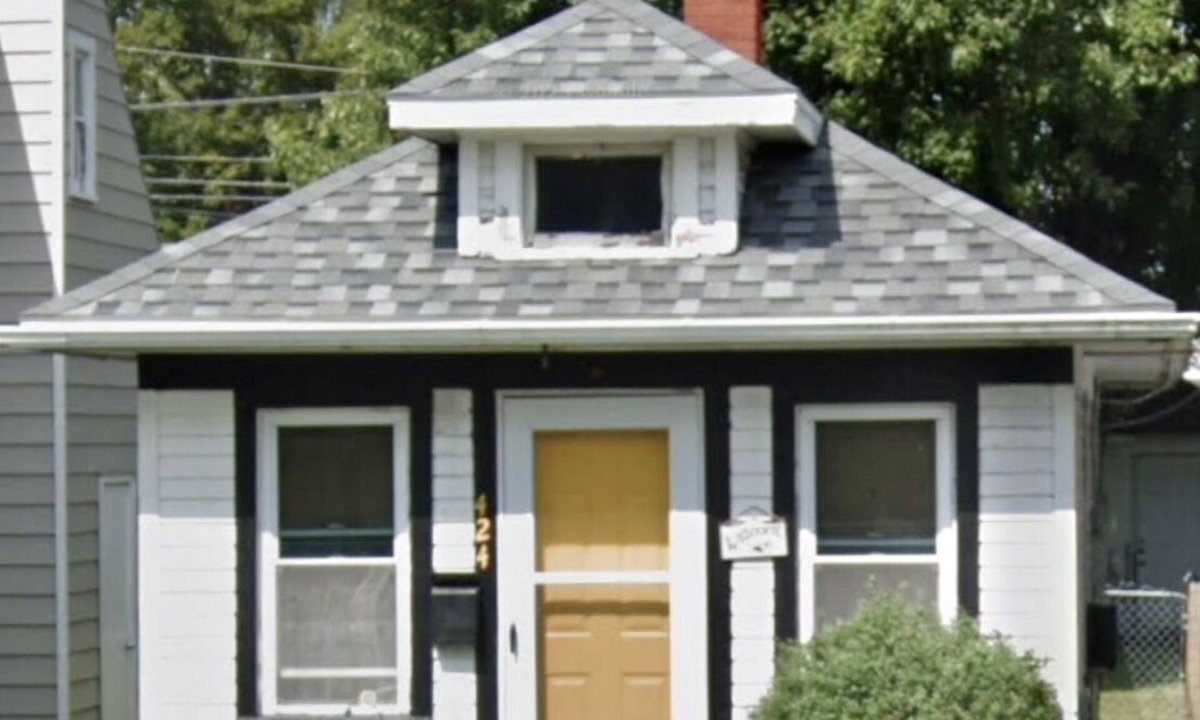 Woodville House | Be our guest at this cozy 1928 tiny home located in a beautiful small town.