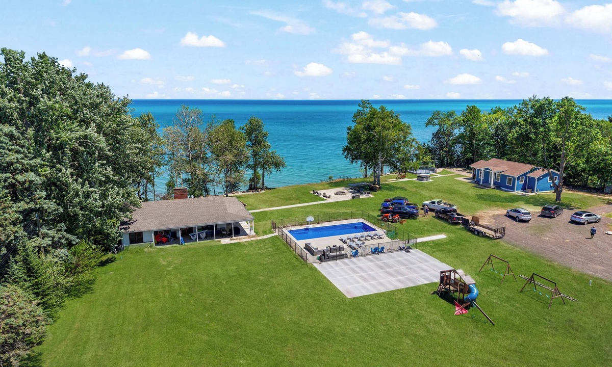Lexington Cabin | Beach front Cottage #3 in Lexington with AC, shared Hot Tub & Pool on Lake Huron