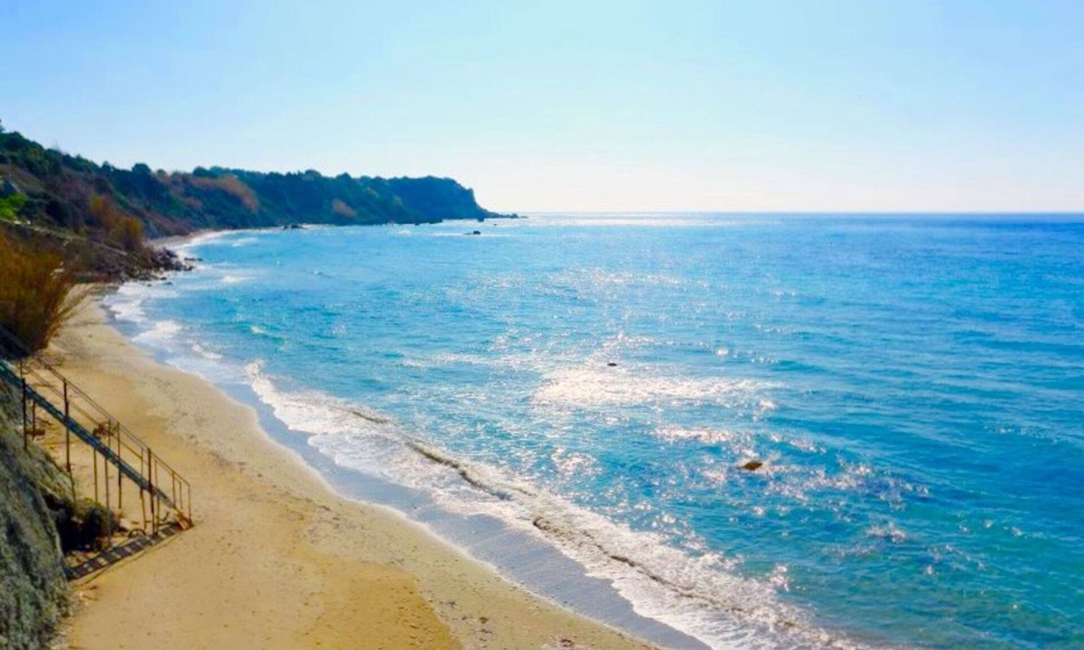 Agios Matthaios Villa | Beachfront Villa Rania - Holiday Villa Rental by the Sea with pool in Corfu, Greece