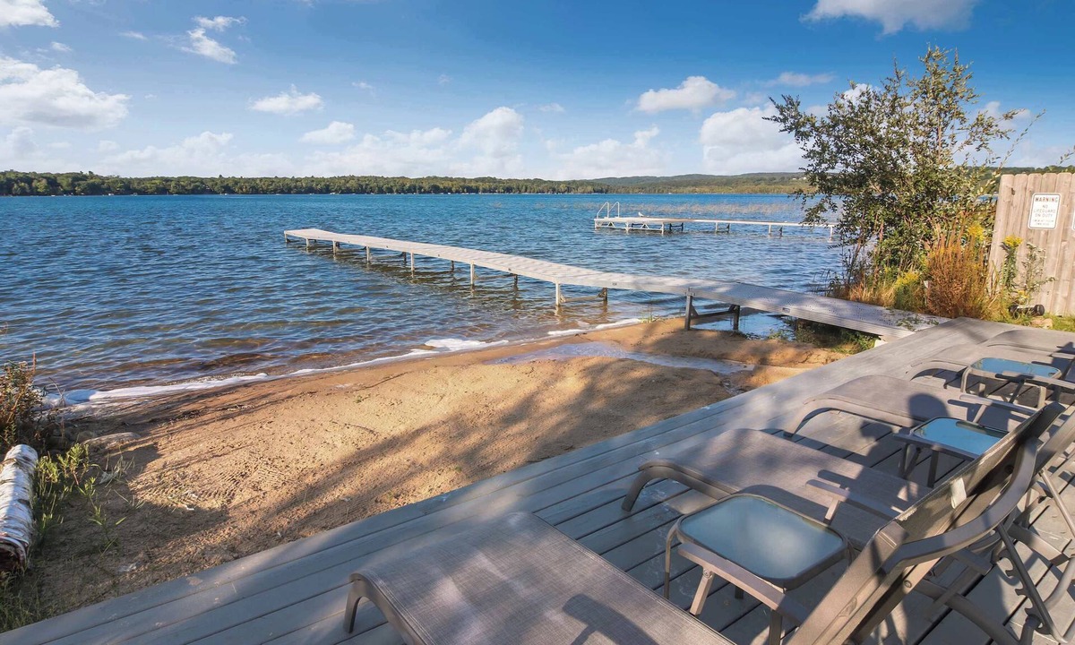 Maple City House | Bear Feet Retreat Hot Tub Dogs OK