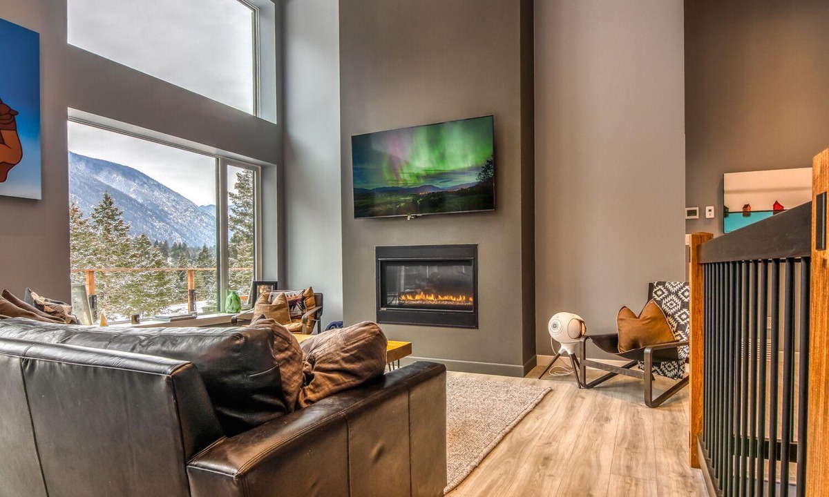 East Kootenay House | Bears Den.
