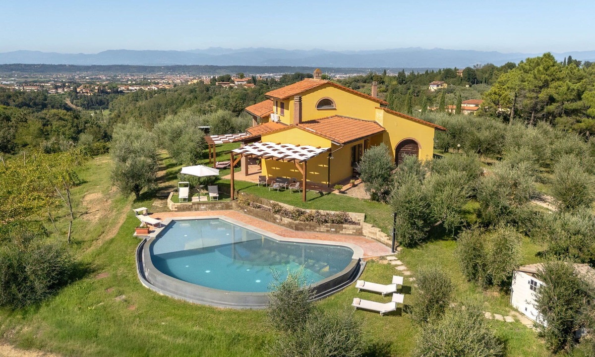 Montopoli in Val d'Arno Villa | Beautiful private villa for 8 people with WIFI, private pool, A/C, TV and veranda