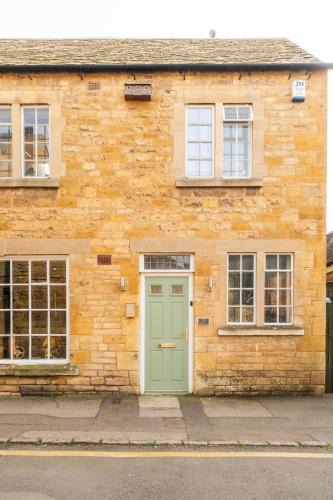 Moreton-in-Marsh House | Beautiful 2 Bedroom Home in The Cotswolds