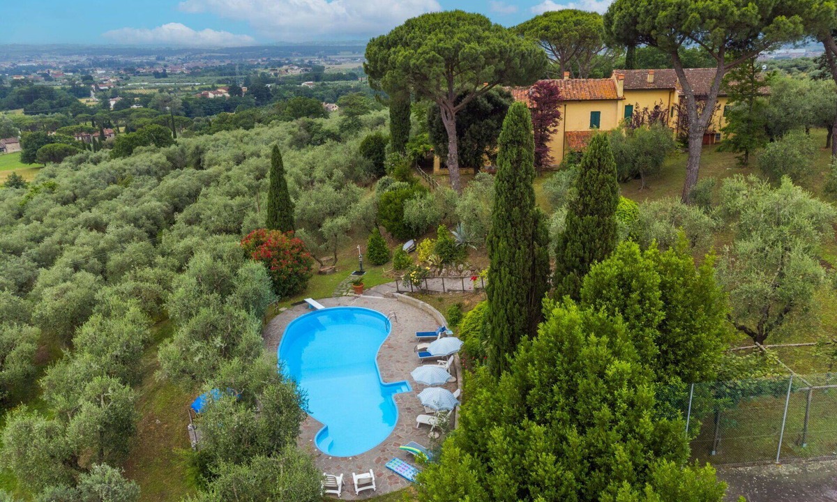 Monsummano Terme Villa | Beautiful apartment in villa for 6 guests with private pool, WIFI, TV, patio and pets allowed