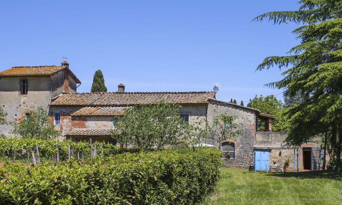 Monteriggioni Villa | Beautiful apartment in villa with WIFI, pool, TV, patio, pets allowed and panoramic view