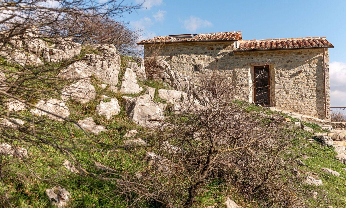 Arcidosso House | Beautiful apartment in villa for 2 people with patio and pets allowed