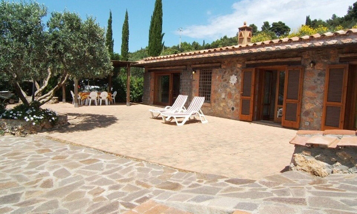 Monte Argentario Villa | Beautiful private villa for 6 guests with WIFI, A/C, TV, patio, pets allowed and panoramic view