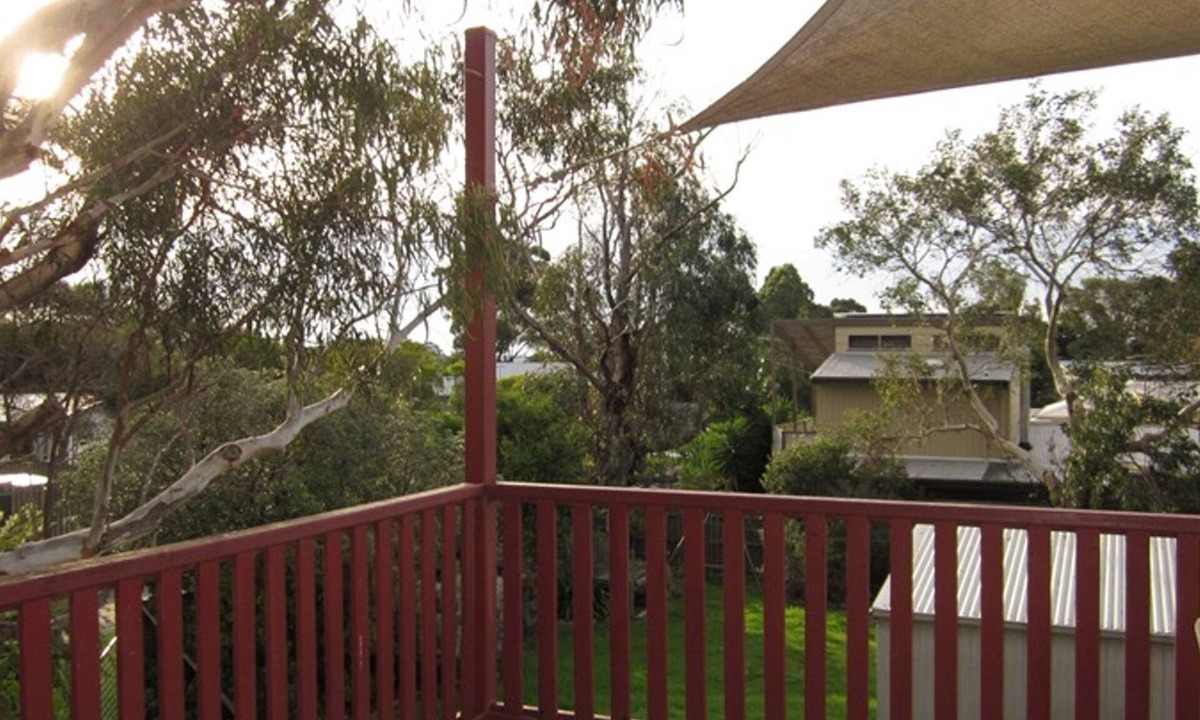 Cowes House | Beautiful spacious pet friendly home next to the ocean