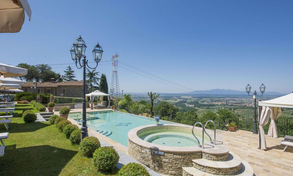 Lamporecchio Villa | Beautiful villa for 4 guests with A/C, pool, WIFI, TV and panoramic view