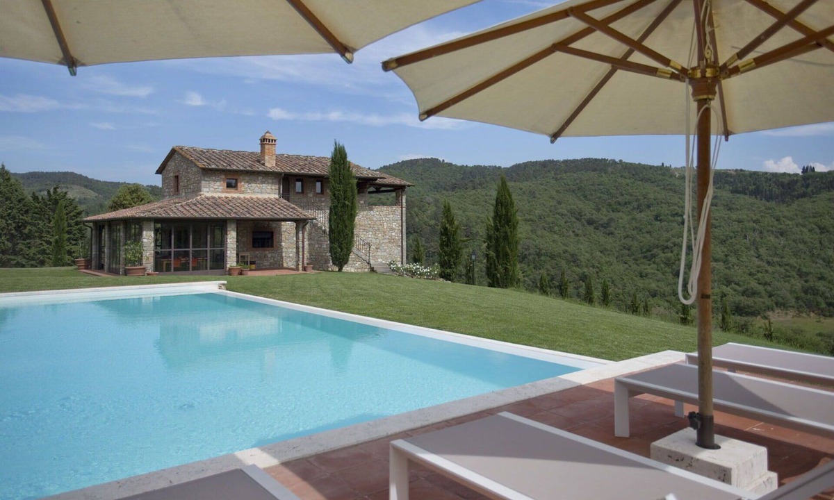 Gaiole in Chianti Villa | Beautiful villa for 16 people with private pool, A/C, WIFI, TV, patio and panoramic view