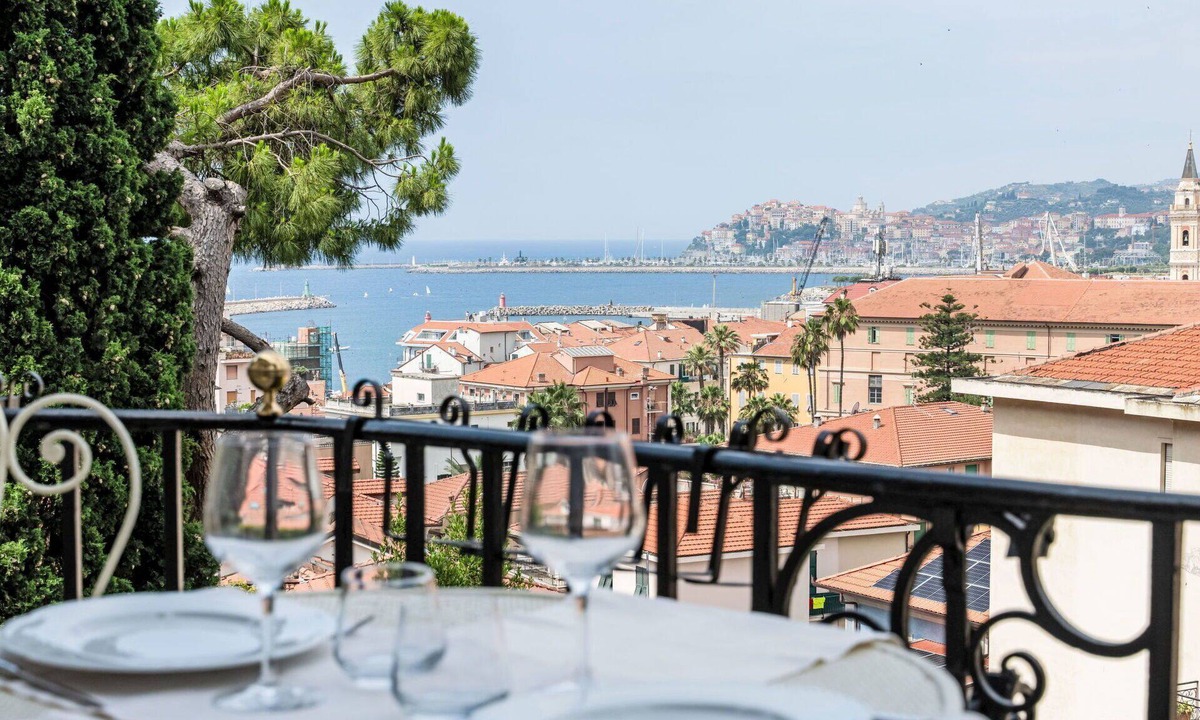 Oneglia Villa | Beautiful villa for 4 people with WIFI, A/C, TV and balcony