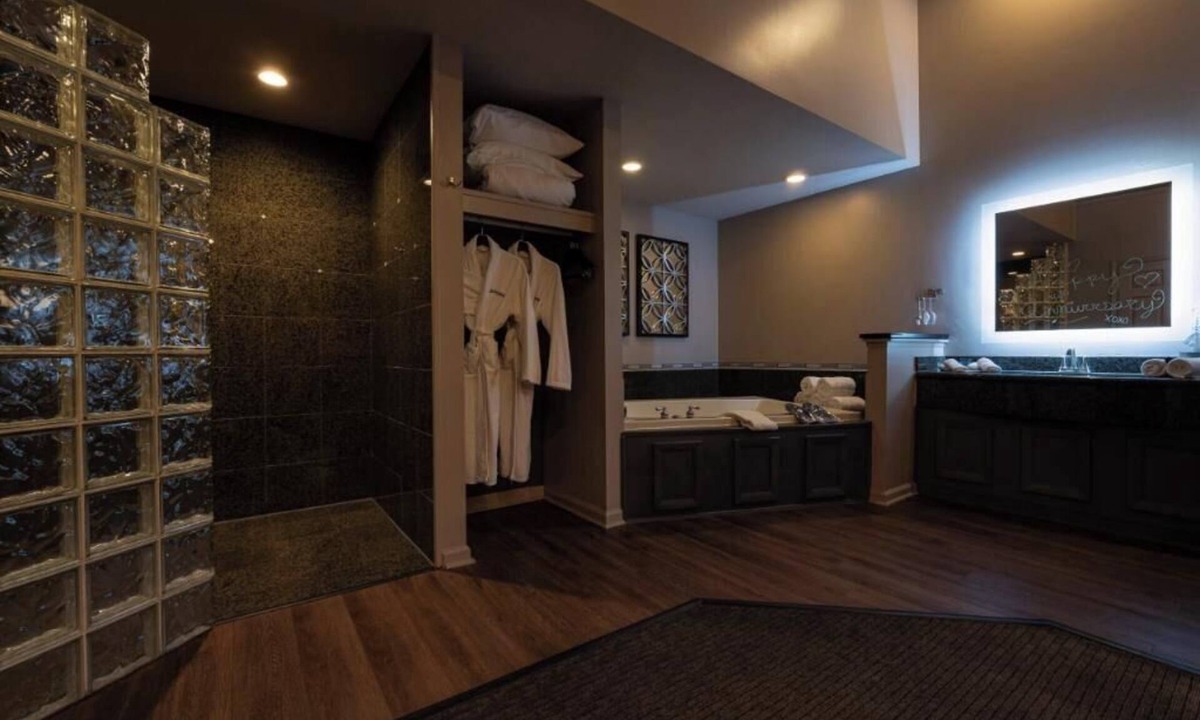 Perrysburg Apartment | Belamere Suites - The Ultimate Whirlpool Suite In Ohio