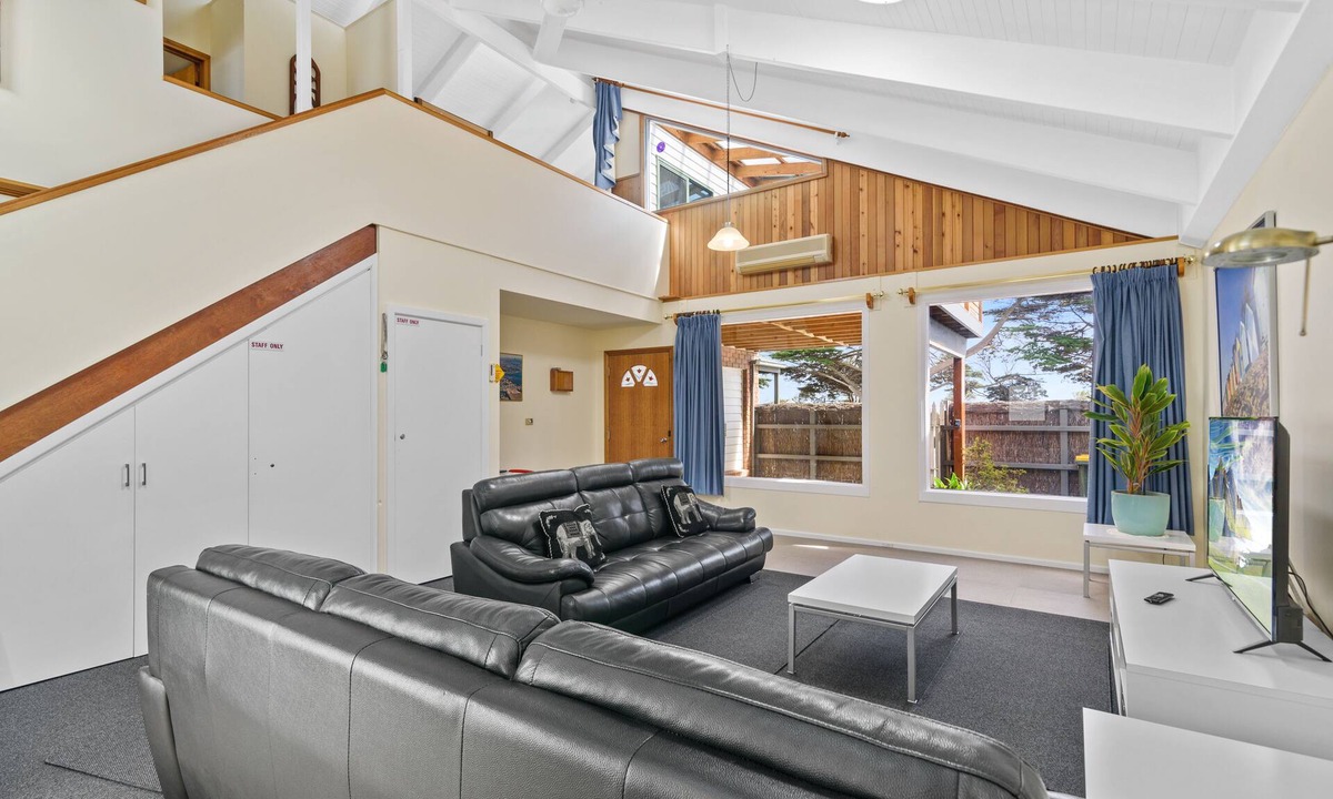 San Remo House | Black Dolphin Waterfront Townhouse- Bay Views- Spa