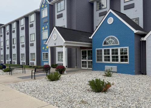 Northwood Hotel | BlissPoint Inn & Suites, Northwood