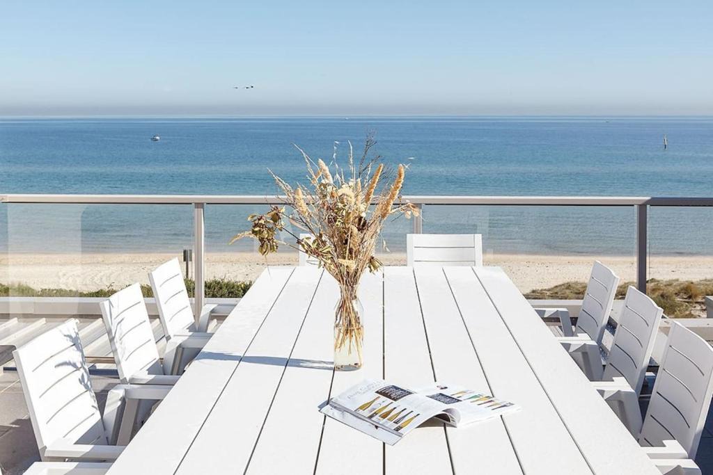 Bonbeach Apartment | Bonbeach Bliss - Contemporary Waterfront Living