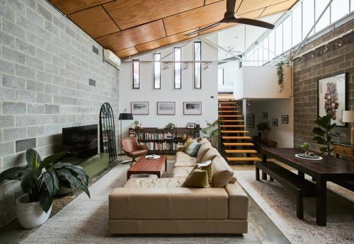 Brunswick Apartment | Bottega Loft - Industrial Charm with Artistic Flair