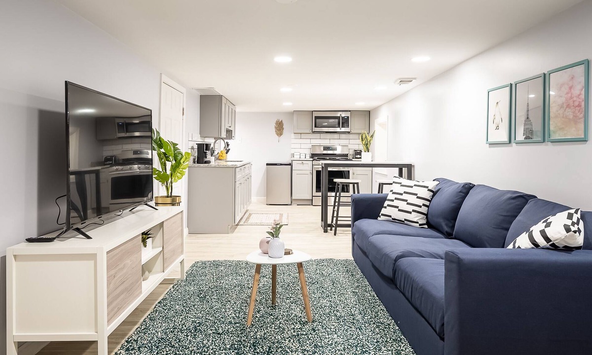 Logan Square Apartment | BR - ❤️ Modern and Comfy 1BR Apartment in Logan Square!