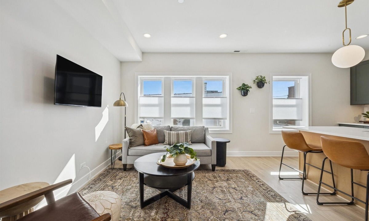 La Grange House | Brand new 2 BR Apt in downtown La Grange close to Metra!