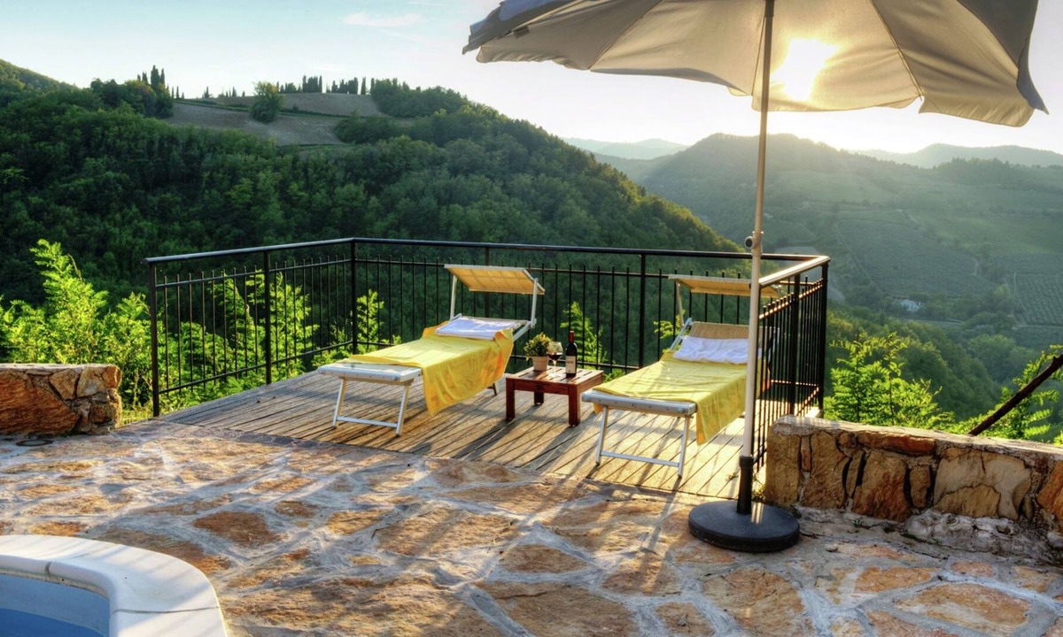 Modigliana House | Bright Holiday Home in Modigliana with Swimming Pool