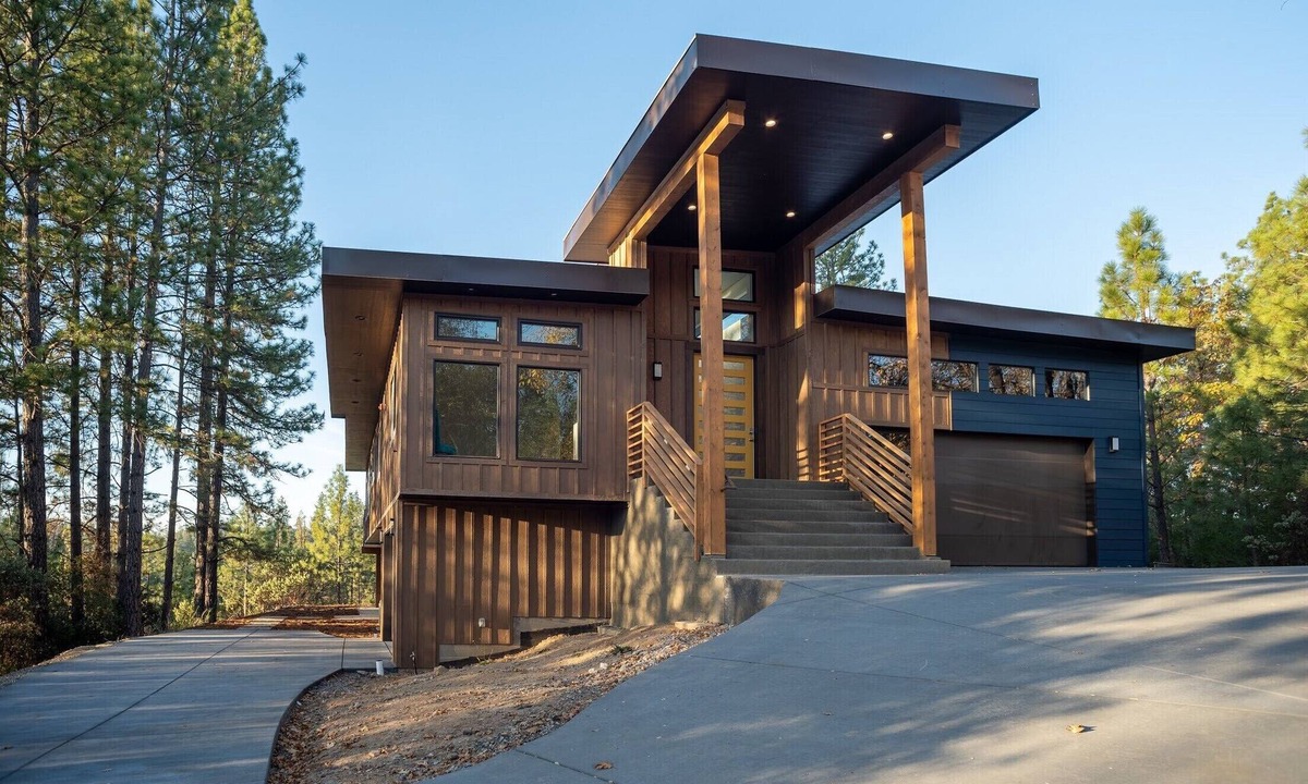 Placerville House | Bright, Modern,Spacious~2 level home, Great location 7 bedrooms 5 bath Sleeps 20