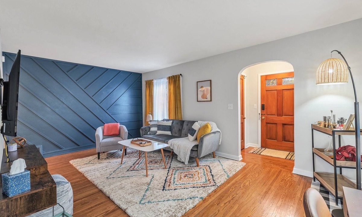 Toledo House | ★Bright & Stylish near Country Club, UTMC & Zoo★