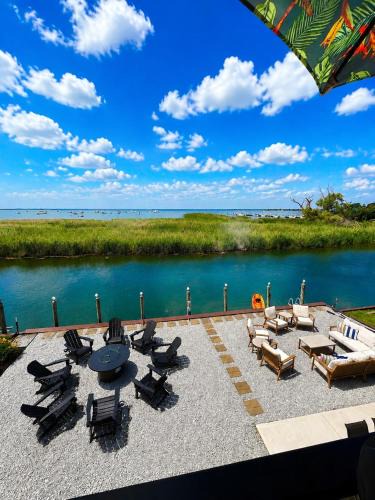 Anchorville House | Cabana Sunset House on Lake St Clair Sleeps 16