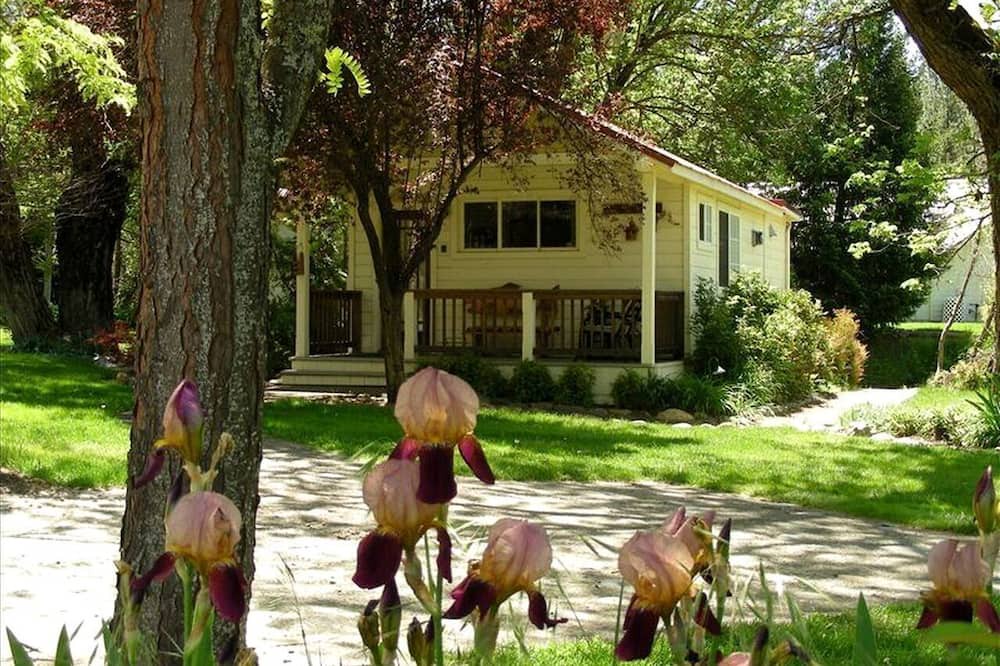 Lewiston Cabin | Camping Cabin Perfect for Families near the Shasta-Trinity National Forest, California