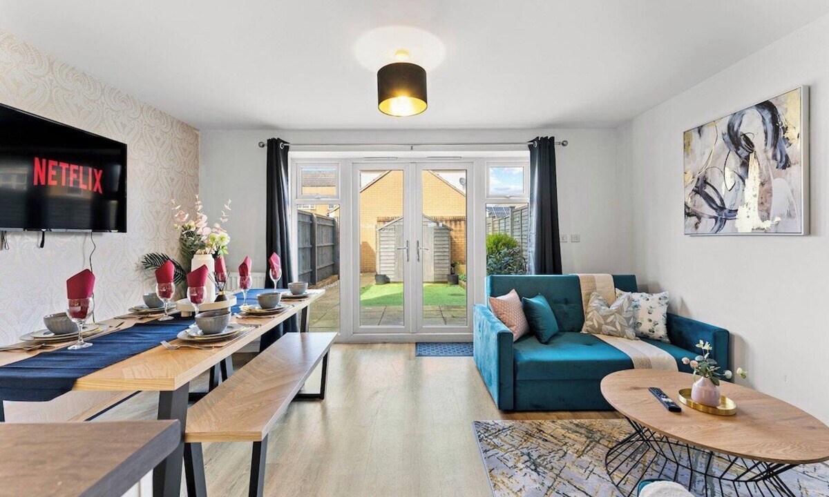 Patchway House | Captivating 4 bed House - Parking - Sleeps 14