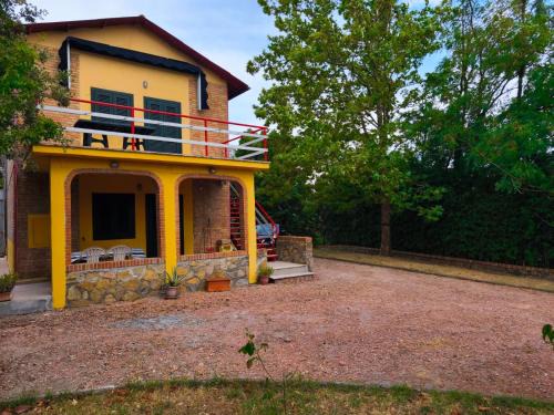 Collesalvetti Apartment | Casolare toscano immerso nel verde