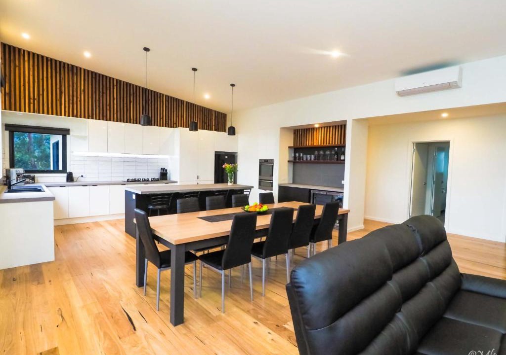 Marysville House | CASTLE ON THE HILL - Beautiful Mountain Views