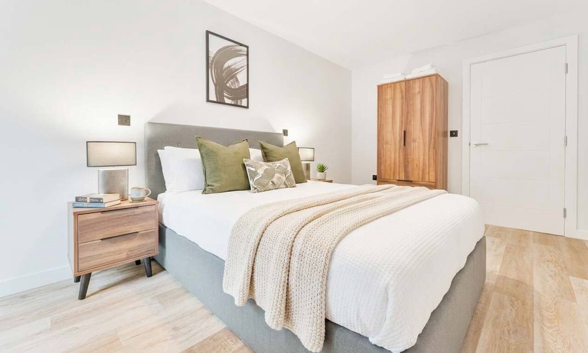 Bordesley Apartment | Central 1BR Birmingham Apt with Balcony