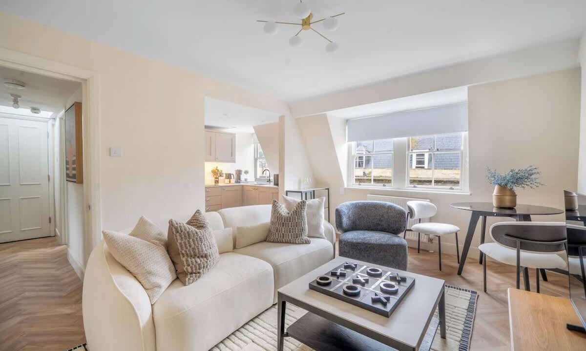Bath Apartment | Central Bath – Walk to Baths & Station - VAT Q