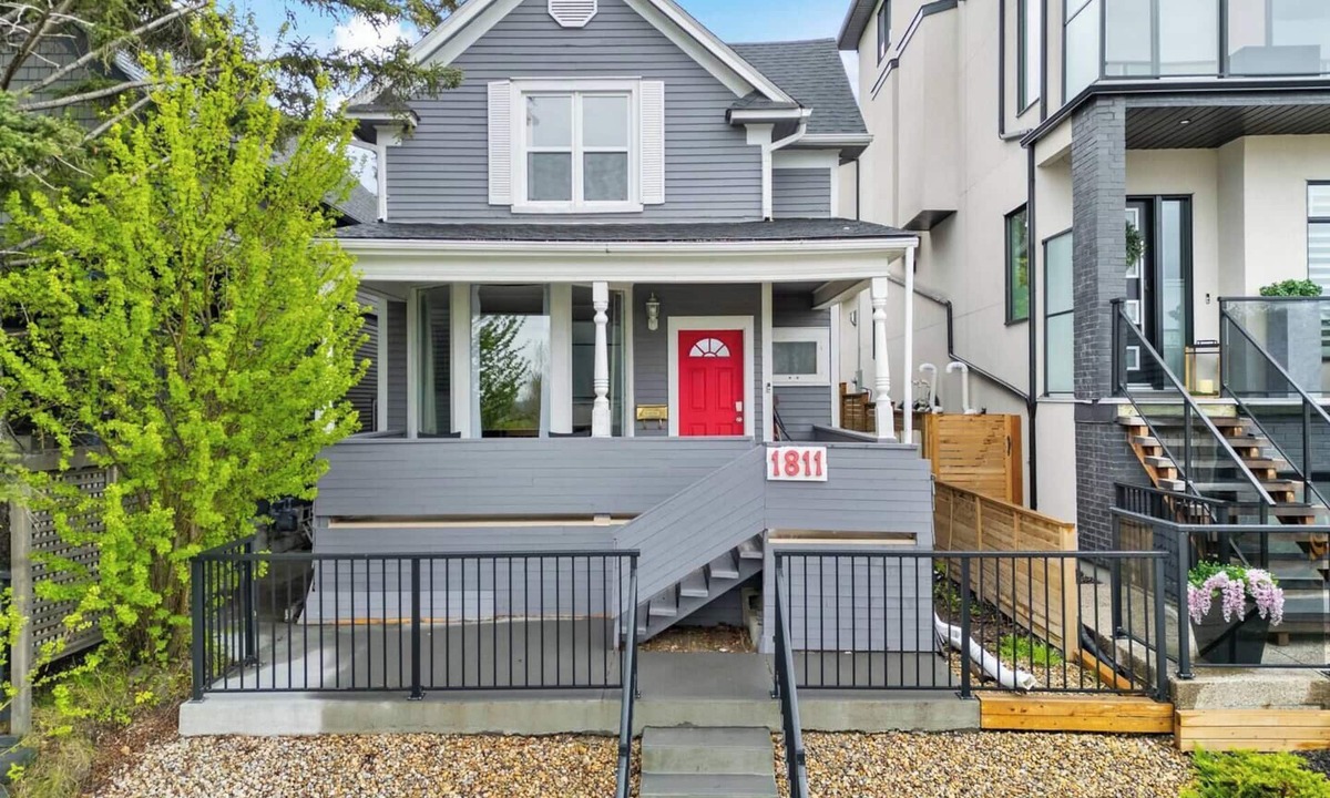 Bankview House | Century Casa - 3BDR, Sauna, Parking, Character