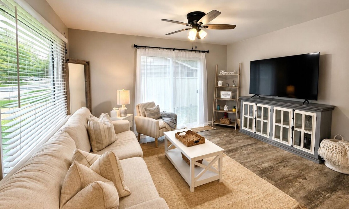 Michigan City House | Charming 2-bedroom house with WiFi, AC in lovely Michigan City