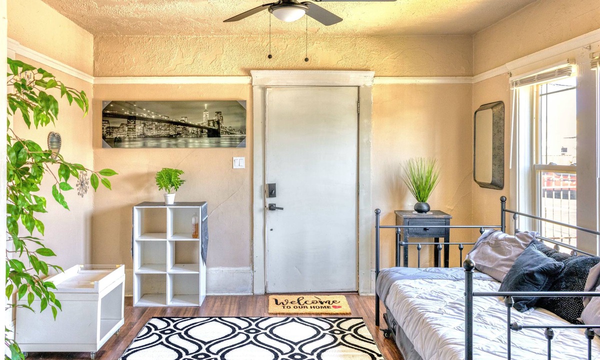 Oakland House | Charming 2-bedroom house in Oakland perfect for your getaway