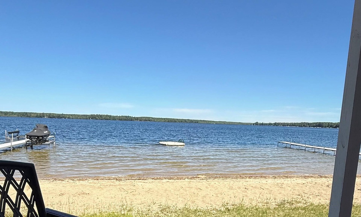 Kalkaska Condo | Charming 3-bedroom condo w/AC in Kalkaska on Manistee Lake -Perfect for relaxing