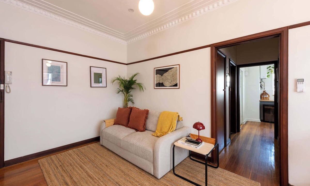 East Melbourne Apartment | Charming Art Deco Unit in East Melbourne