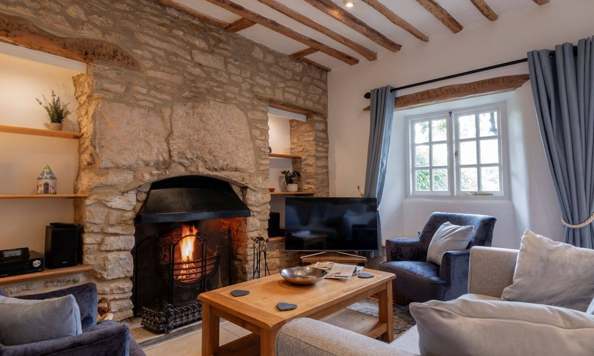 Stow-on-the-Wold Cottage | Charming dog friendly holiday cottage - Lilac Cottage