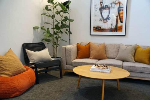 Fitzroy House | Charming Fitzroy Terrace Walk, Dine & Explore