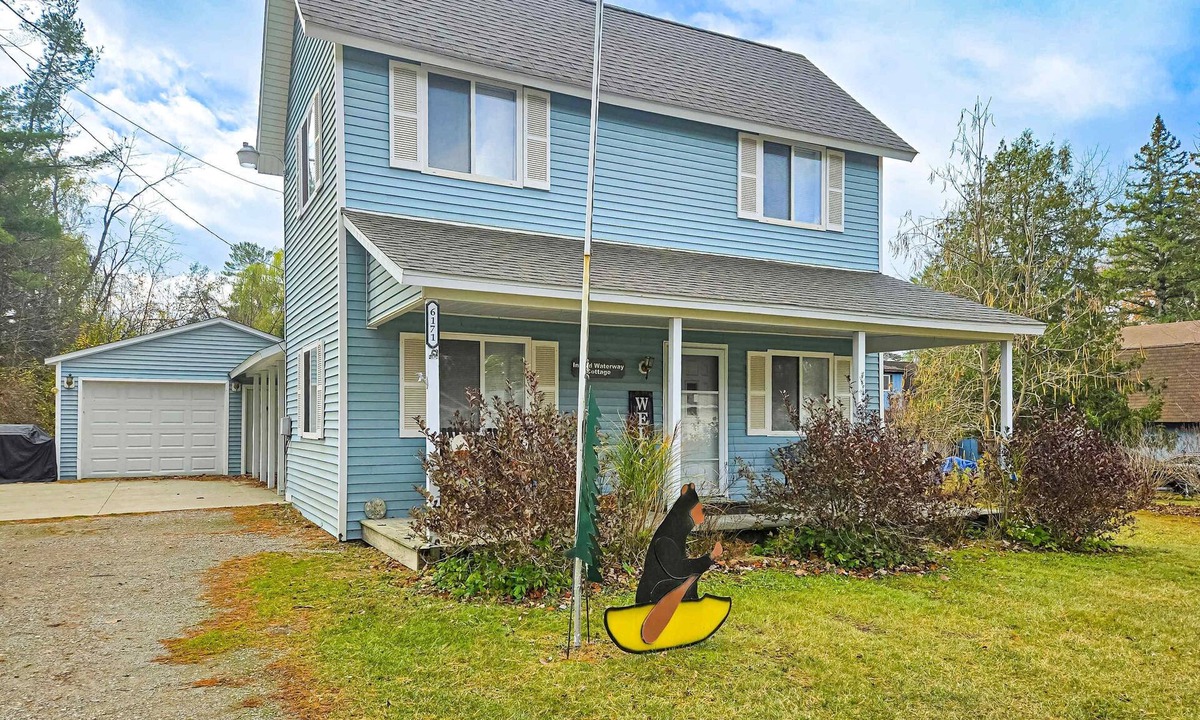 Indian River House | Charming in Town Home w/Backyard Patio, Fire Pit, just steps from Indian River!