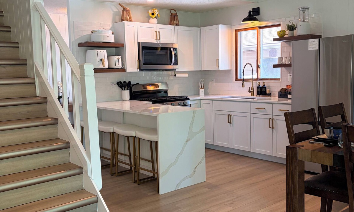 Lakeview House | Charming Lakeview Lake Life Cottage