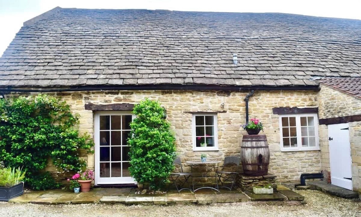 Claverton Cabin | Charming Stone Cottage Near Bath's Attractions