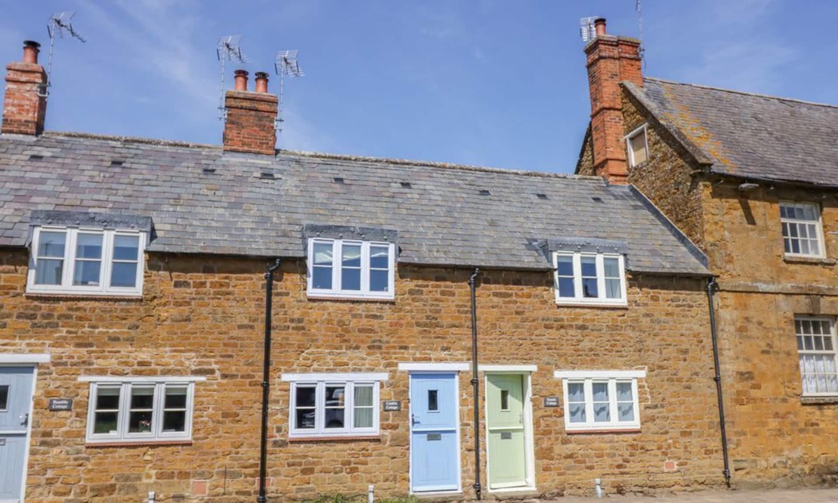 Sibford Gower Cottage | Charming Treacle Cottage Retreat