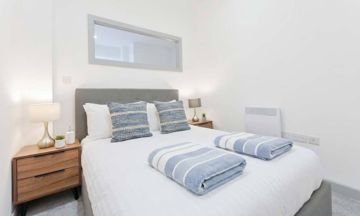 Brierley Hill Apartment | Chic 1-Bed Dudley Pad with Free Parking