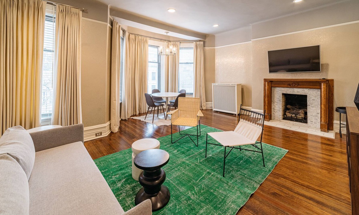 Gold Coast Apartment | Chic & Historic Apartment Steps from Mag Mile