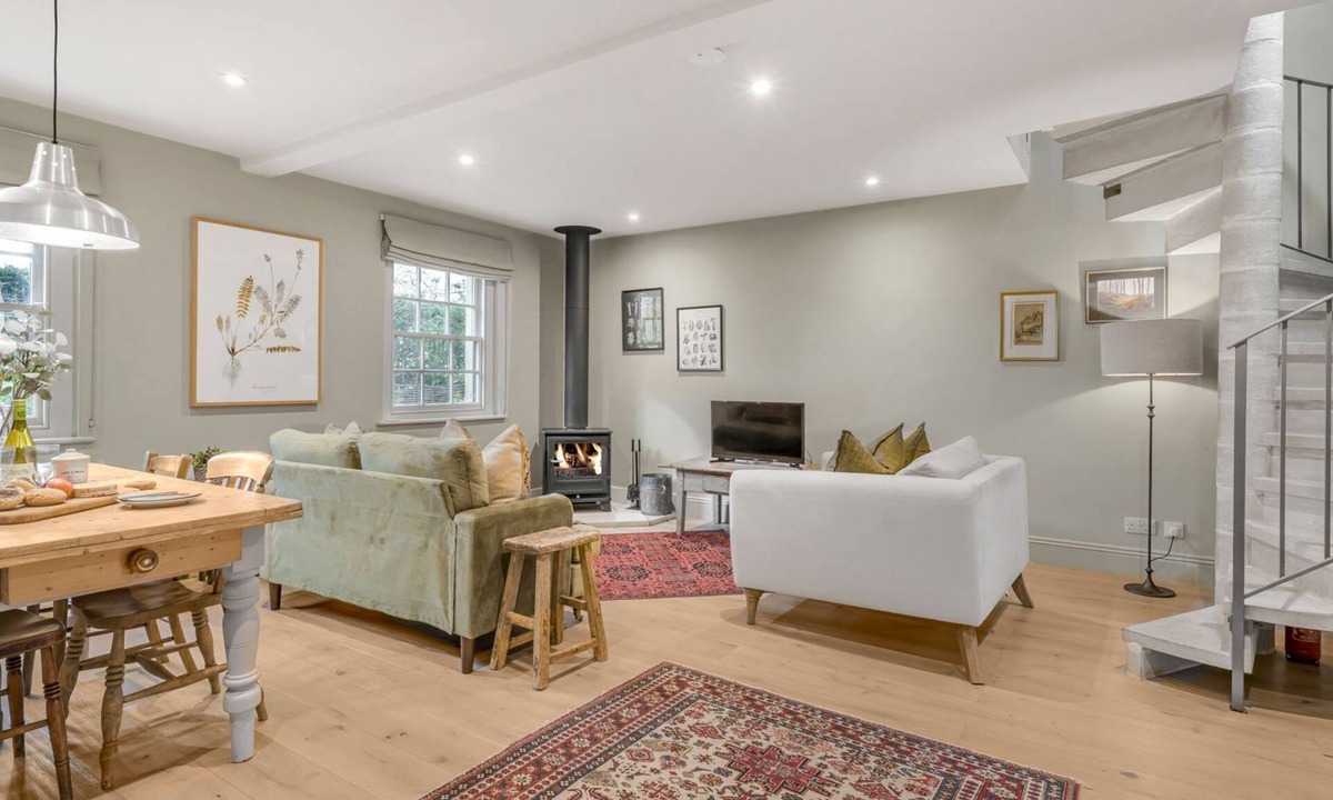 Lower Oddington Cottage | Claytons Hideaway - Countryside, Romantic 1 bed Cottage, Near Stow-on-the-Wold.