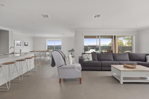Cowes House | Coastal Grand On McKenzie