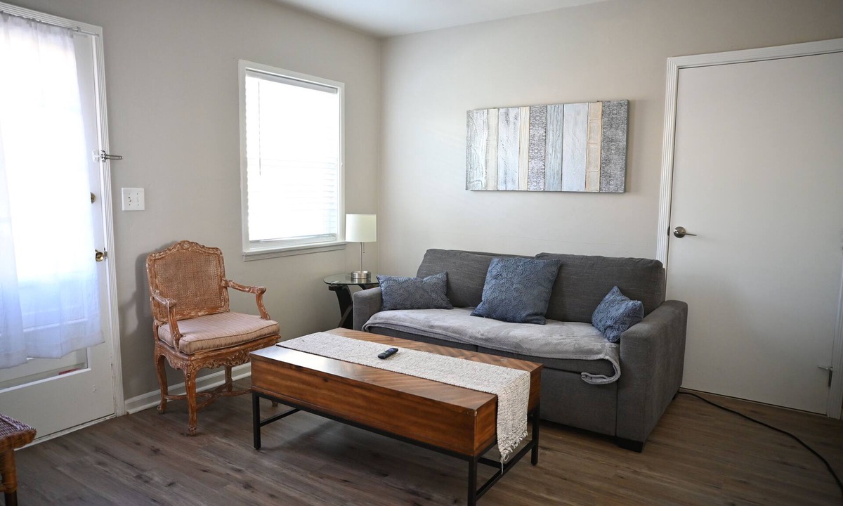 El Segundo House | Comfortable 1BR House – 5 Min to LAX & Beach + Outdoor Jacuzzi