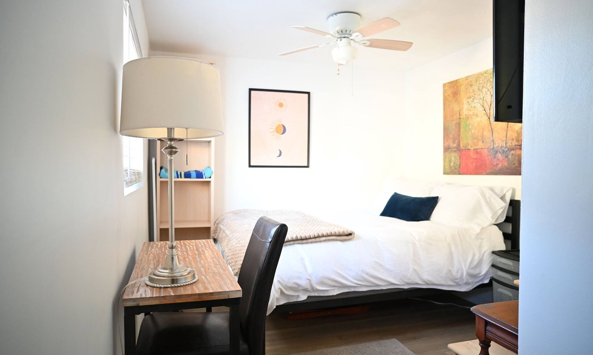 El Segundo Apartment | Comfortable 1BR Studio for Two - Walkable Location + Jacuzzi