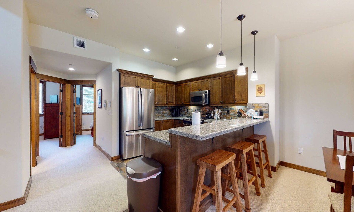 Woodwinds Condo | Comfortable townhome with golf-course view, hot tub, two decks, & W/D